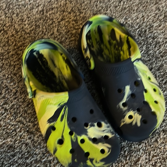 Kids crocs! EUC - Picture 4 of 4